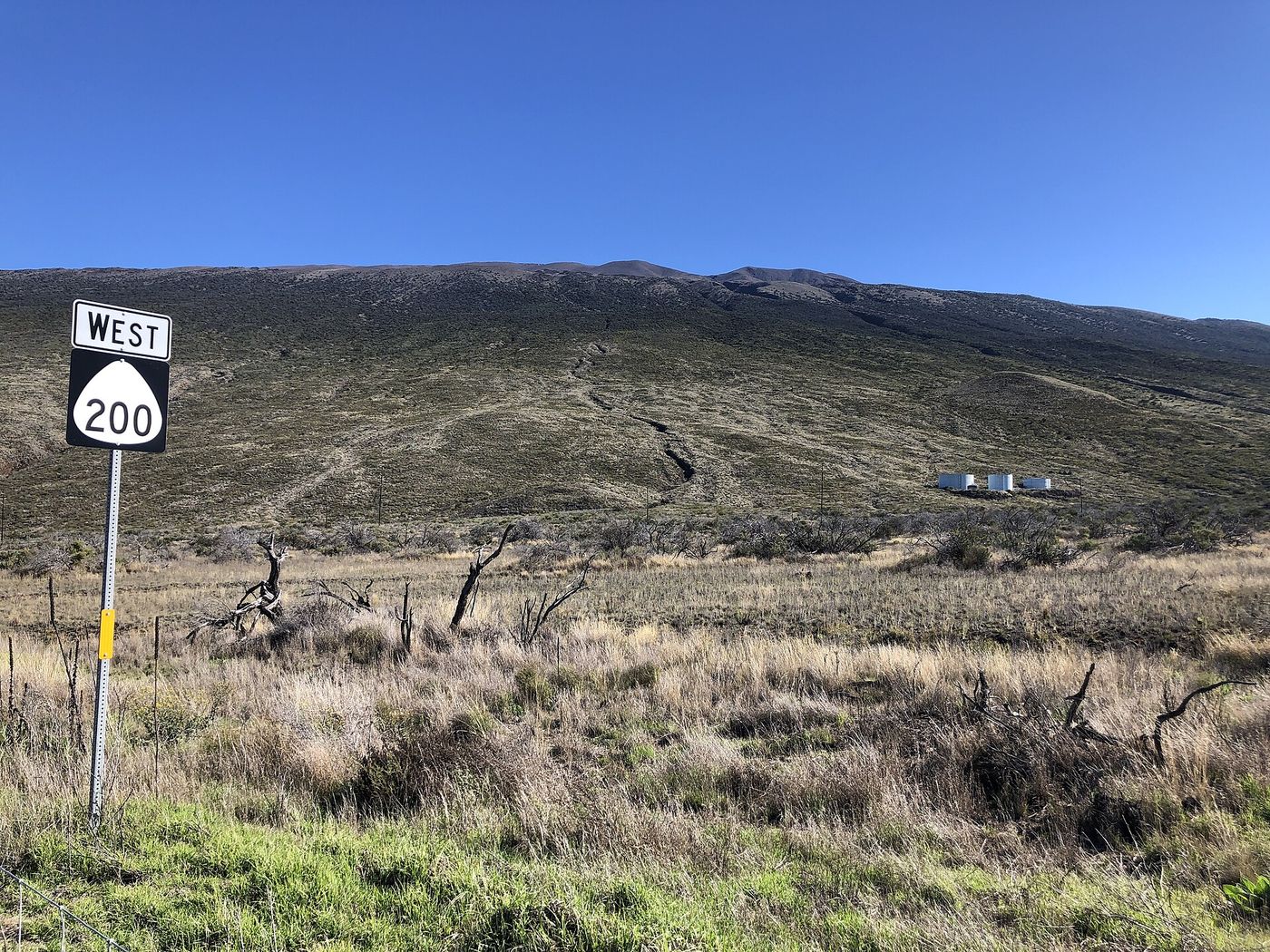 Strasse mit Blick auf den Mauna Kea